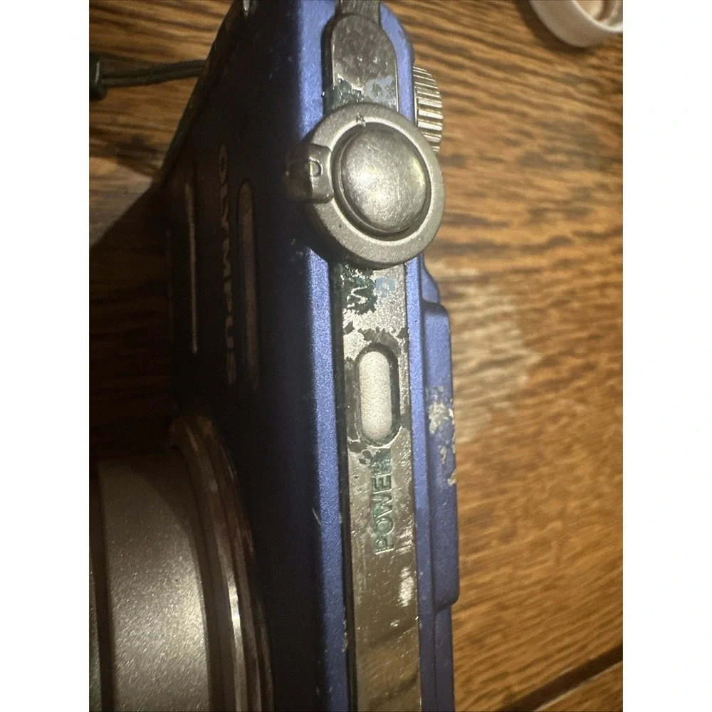 Olympus FE FE-330 8.0MP Digital Camera - Blue Crusty and lcd doesnt come on